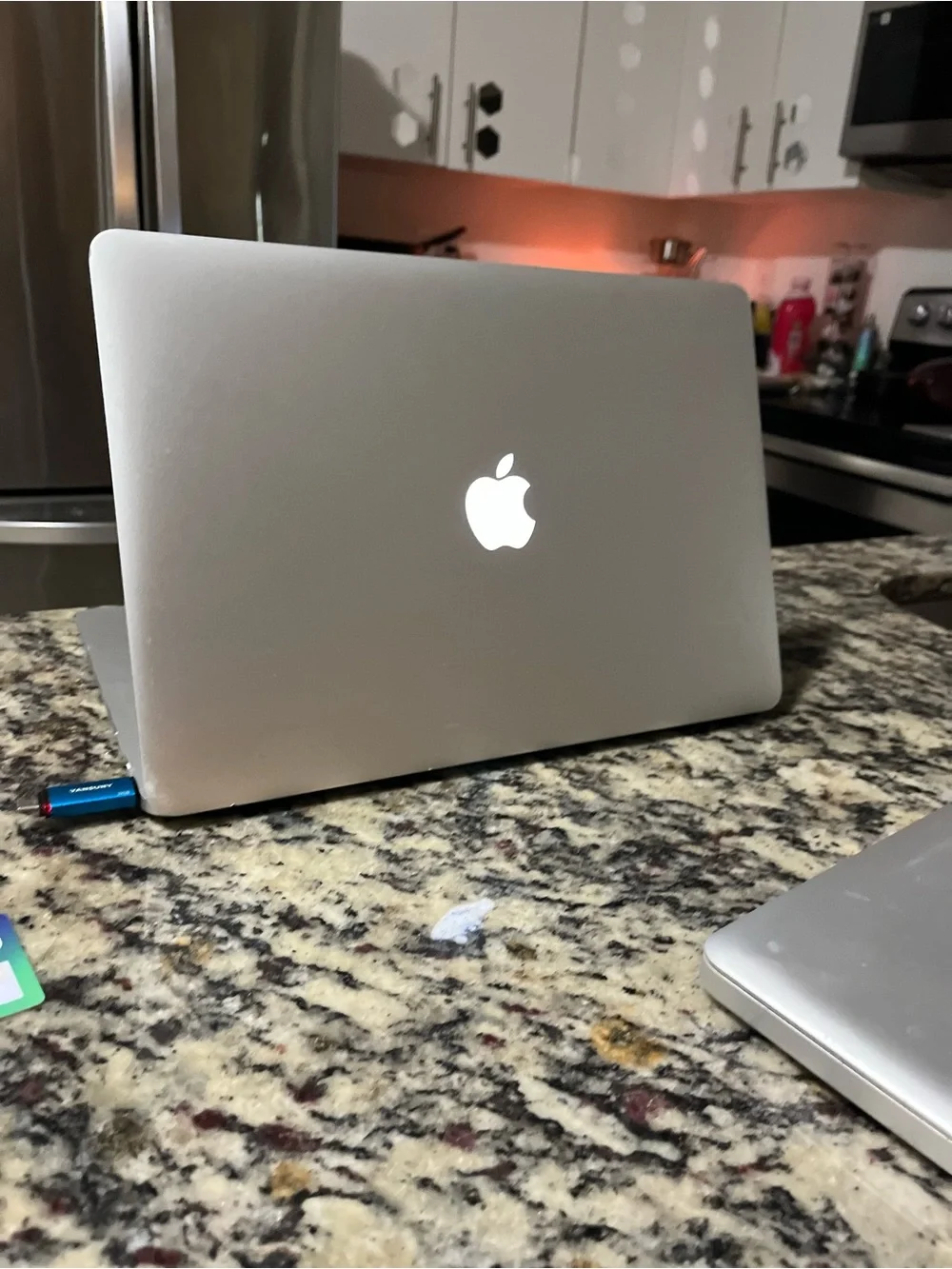 Apple MacBook Pro Silver 15-inch Core i7 16GB Somona